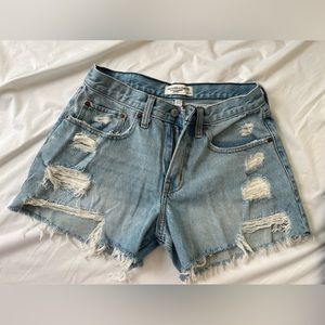 Abercrombie curve love boyfriend short